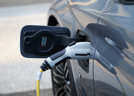 電気自動車の購入の補助拡充及び充電設備の設置(2025年予定)